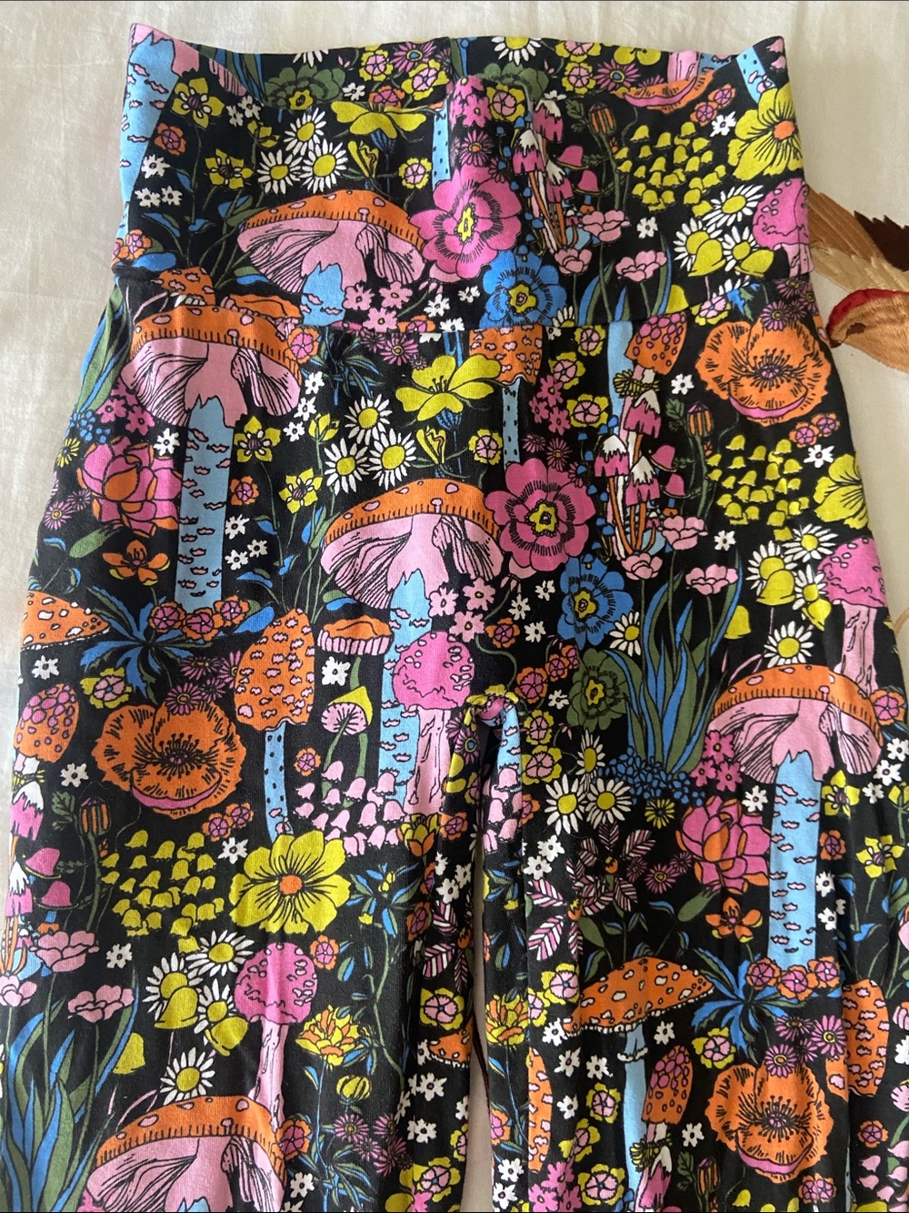 Nooworks Mushroom Toadstool Psychedelic Black Leggings S GUC - Picture 2 of 6